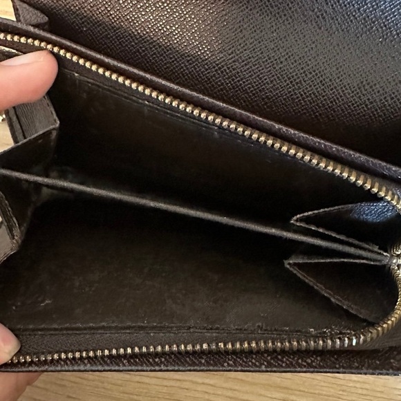 LOUIS VUITTON
Damier Porte Monnaie Billets Tresor Bifold Wallet Pre-loved 💕 - Picture 11 of 12